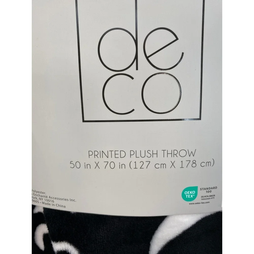 Deco plush throw
